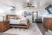 Emma's Escape: King Suite w/ Plush Comforts