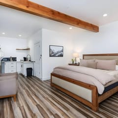 Yosemite Oasis: Kassidy King Suite w/ Luxe Bedding