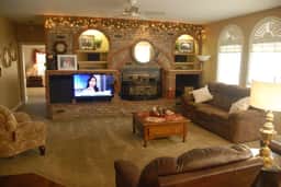 Pinkies Place — Hot Tub Retreat, Sleeps 10+ - Image 2