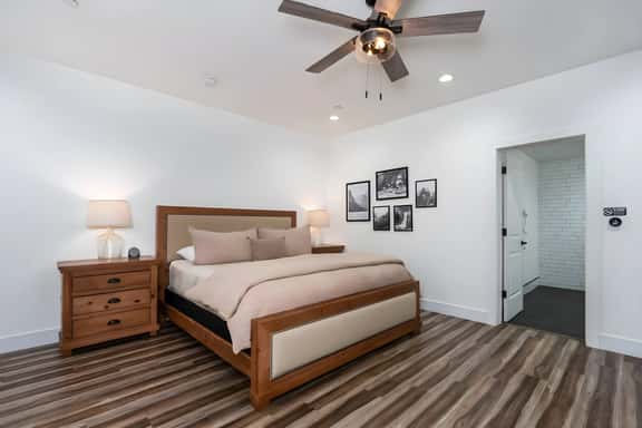 Kinslee's King Suite at Yosemite's Doorstep - Image 1