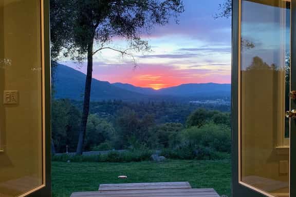Sunset Cottage near Yosemite - Image 1