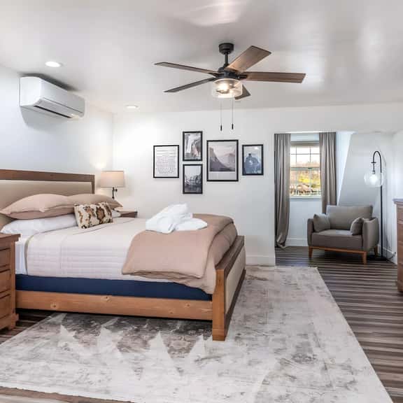 Emma's Escape: King Suite w/ Plush Comforts - Image 1