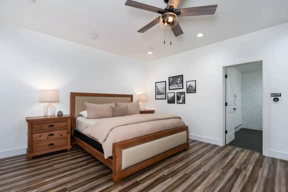 Kinslee's King Suite at Yosemite's Doorstep