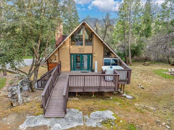 Bass Lake Chalet- A frame with hot tub!