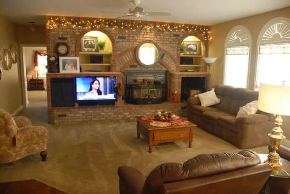 Pinkies Place — Hot Tub Retreat, Sleeps 10+ - Image 2