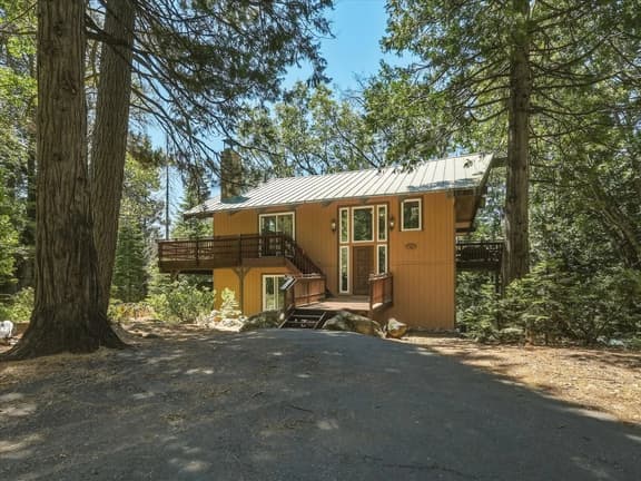 Trail-Ready Cabin · 5 Min to Yosemite - Image 1